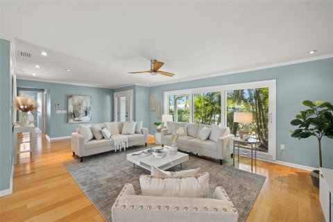 House in Saint Pete Beach, Florida 4 bedrooms, 194.91 sq.m. № 1791620 - photo 19