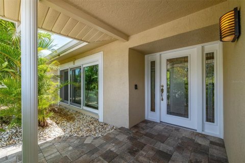 House in Saint Pete Beach, Florida 4 bedrooms, 194.91 sq.m. № 1791620 - photo 12