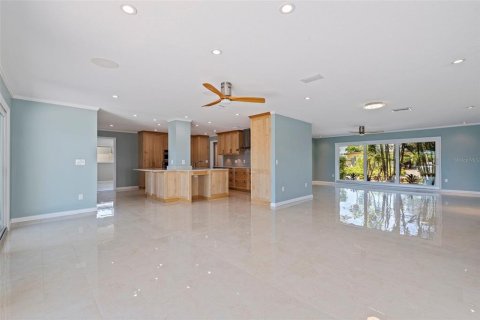 House in Saint Pete Beach, Florida 4 bedrooms, 194.91 sq.m. № 1791620 - photo 20