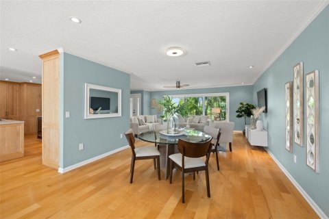 House in Saint Pete Beach, Florida 4 bedrooms, 194.91 sq.m. № 1791620 - photo 21