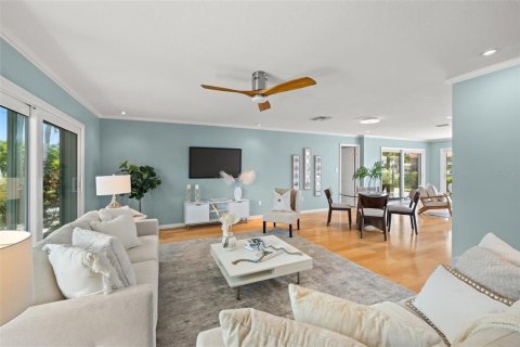 House in Saint Pete Beach, Florida 4 bedrooms, 194.91 sq.m. № 1791620 - photo 17