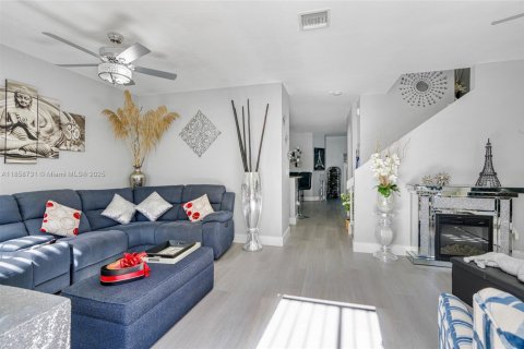 House in Homestead, Florida 3 bedrooms, 146.79 sq.m. № 1887551 - photo 4