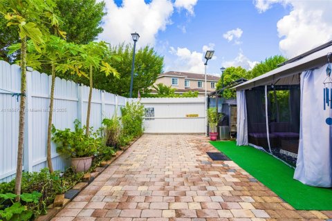 House in Homestead, Florida 3 bedrooms, 146.79 sq.m. № 1887551 - photo 7