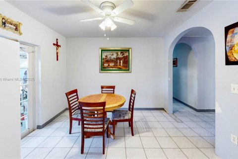 House in Palmetto Bay, Florida 4 bedrooms, 134.89 sq.m. № 1697034 - photo 12