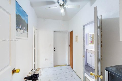 House in Palmetto Bay, Florida 4 bedrooms, 134.89 sq.m. № 1697034 - photo 13