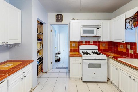 House in Palmetto Bay, Florida 4 bedrooms, 134.89 sq.m. № 1697034 - photo 9