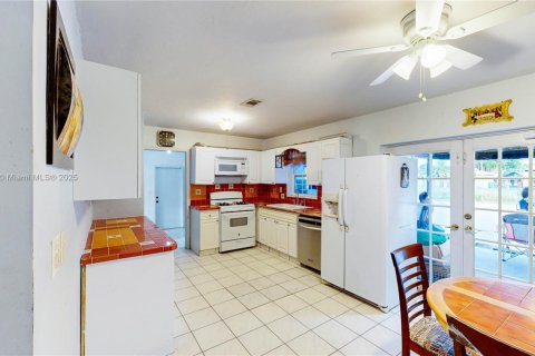 House in Palmetto Bay, Florida 4 bedrooms, 134.89 sq.m. № 1697034 - photo 10