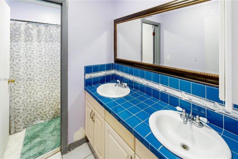 House in Palmetto Bay, Florida 4 bedrooms, 134.89 sq.m. № 1697034 - photo 21