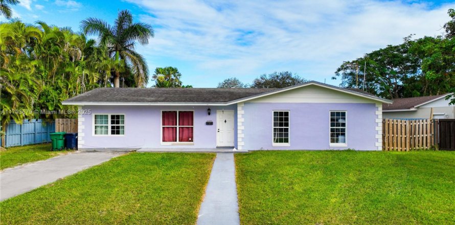 House in Palmetto Bay, Florida 4 bedrooms, 134.89 sq.m. № 1697034