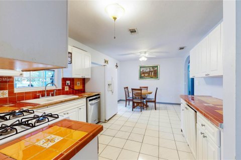 House in Palmetto Bay, Florida 4 bedrooms, 134.89 sq.m. № 1697034 - photo 7