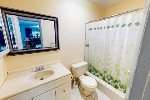 House in Palmetto Bay, Florida 4 bedrooms, 134.89 sq.m. № 1697034 - photo 26