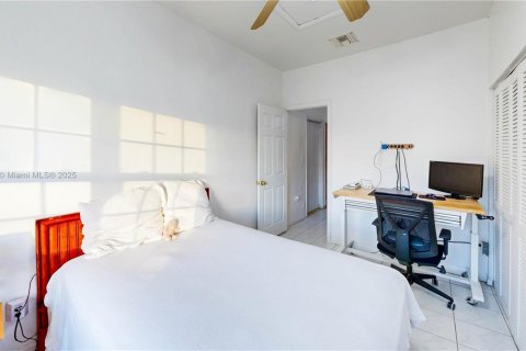 House in Palmetto Bay, Florida 4 bedrooms, 134.89 sq.m. № 1697034 - photo 15