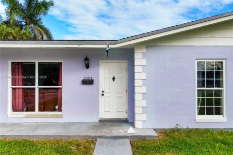 House in Palmetto Bay, Florida 4 bedrooms, 134.89 sq.m. № 1697034 - photo 3