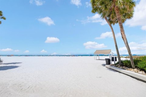 Copropriété à vendre à Sarasota, Floride: 2 chambres, 111.85 m2 № 2387573 - photo 12