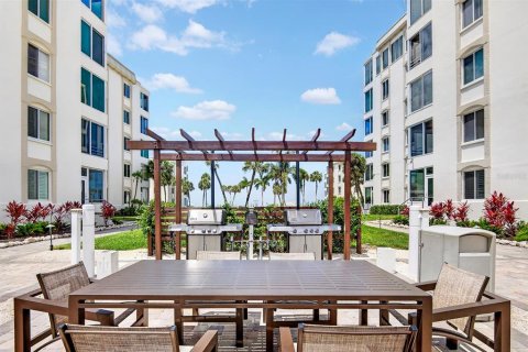 Copropriété à vendre à Sarasota, Floride: 2 chambres, 111.85 m2 № 2387573 - photo 11