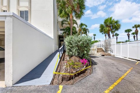 Copropriété à vendre à Sarasota, Floride: 2 chambres, 111.85 m2 № 2387573 - photo 7