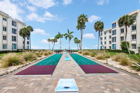 Copropriété à vendre à Sarasota, Floride: 2 chambres, 111.85 m2 № 2387573 - photo 15