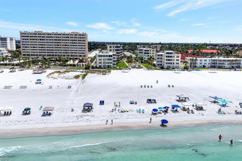 Copropriété à vendre à Sarasota, Floride: 2 chambres, 111.85 m2 № 2387573 - photo 29