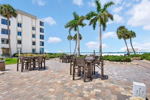 Copropriété à vendre à Sarasota, Floride: 2 chambres, 111.85 m2 № 2387573 - photo 14