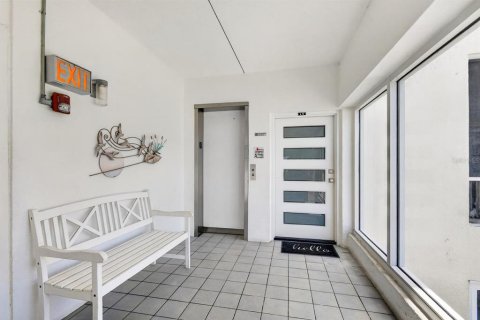 Copropriété à vendre à Sarasota, Floride: 2 chambres, 111.85 m2 № 2387573 - photo 2