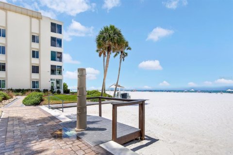 Copropriété à vendre à Sarasota, Floride: 2 chambres, 111.85 m2 № 2387573 - photo 13