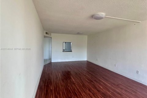 Copropriété à louer à Miami, Floride: 1 chambre, 83.43 m2 № 2435426 - photo 3