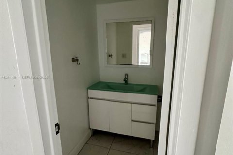 Copropriété à louer à Miami, Floride: 1 chambre, 83.43 m2 № 2435426 - photo 7