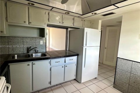 Copropriété à louer à Miami, Floride: 1 chambre, 83.43 m2 № 2435426 - photo 4