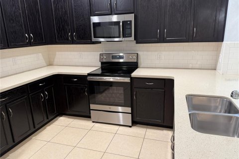 House in Groveland, Florida 4 bedrooms, 158.96 sq.m. № 1907413 - photo 4