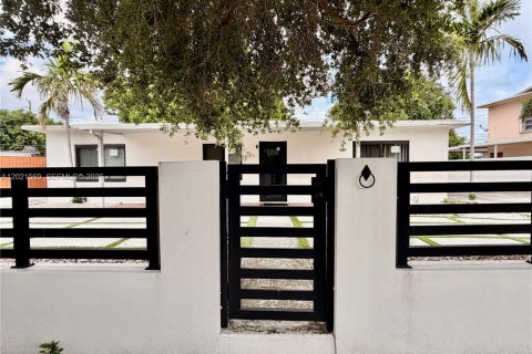 House in Hialeah, Florida 3 bedrooms, 130.99 sq.m. № 2086519