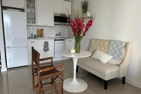 Снять в аренду кондоминиум в Майами-Бич, Флорида 35.67м2, № 2044907 - фото 3