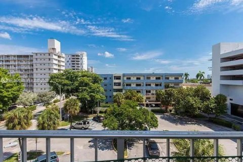 Снять в аренду кондоминиум в Майами-Бич, Флорида 35.67м2, № 2044907 - фото 14