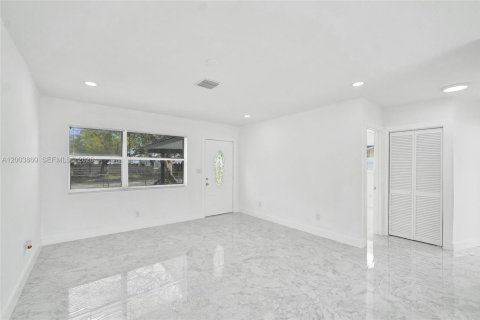 House in Hollywood, Florida 3 bedrooms № 2068912 - photo 13
