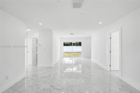 House in Hollywood, Florida 3 bedrooms № 2068912 - photo 10