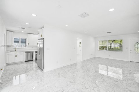 House in Hollywood, Florida 3 bedrooms № 2068912 - photo 20