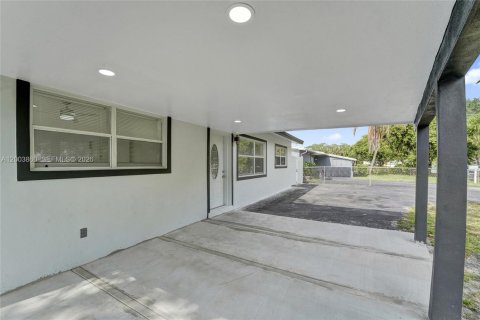 House in Hollywood, Florida 3 bedrooms № 2068912 - photo 7