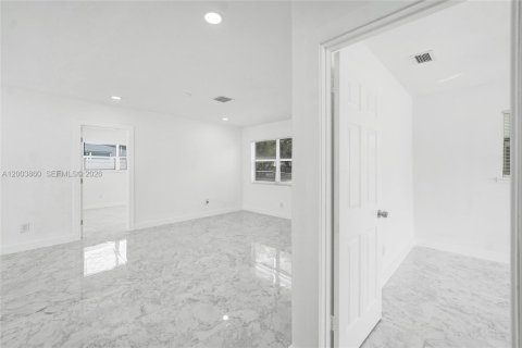 House in Hollywood, Florida 3 bedrooms № 2068912 - photo 16