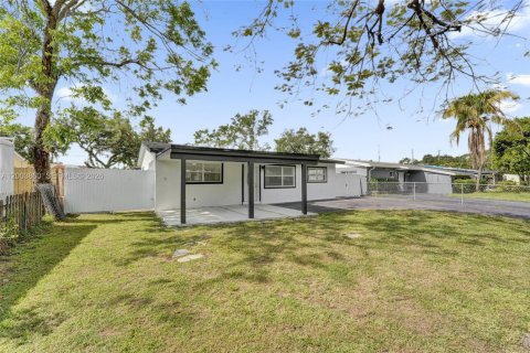 House in Hollywood, Florida 3 bedrooms № 2068912 - photo 4