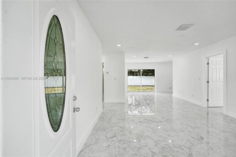 House in Hollywood, Florida 3 bedrooms № 2068912 - photo 8