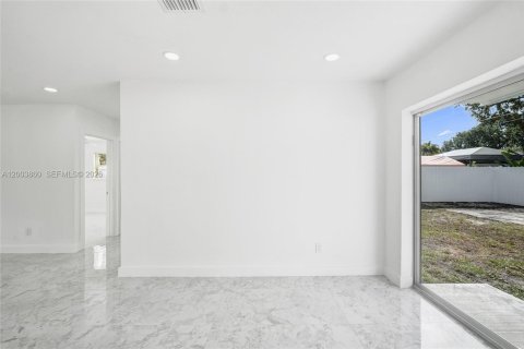 House in Hollywood, Florida 3 bedrooms № 2068912 - photo 23