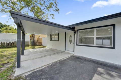 House in Hollywood, Florida 3 bedrooms № 2068912 - photo 5