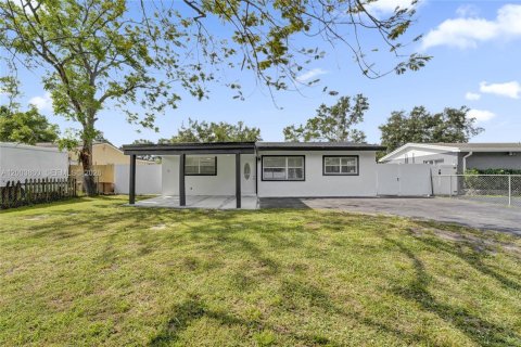 House in Hollywood, Florida 3 bedrooms № 2068912