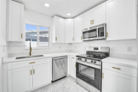 House in Hollywood, Florida 3 bedrooms № 2068912 - photo 27