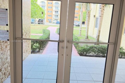 Appartement à louer à Hialeah, Floride: 2 chambres, 82.68 m2 № 2007292 - photo 5