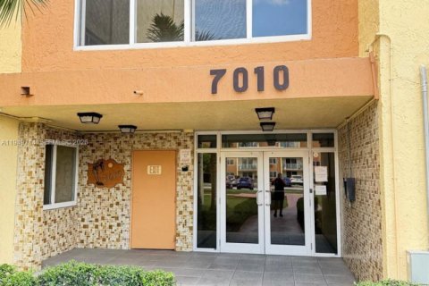 Appartement à louer à Hialeah, Floride: 2 chambres, 82.68 m2 № 2007292 - photo 3