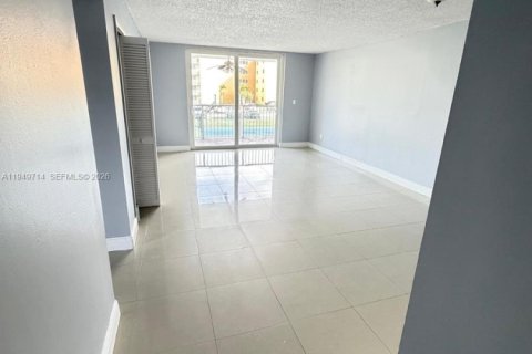 Appartement à louer à Hialeah, Floride: 2 chambres, 82.68 m2 № 2007292 - photo 12
