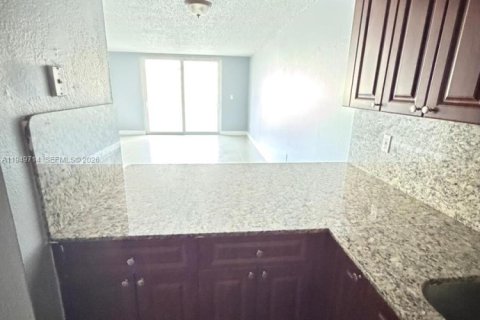 Appartement à louer à Hialeah, Floride: 2 chambres, 82.68 m2 № 2007292 - photo 15