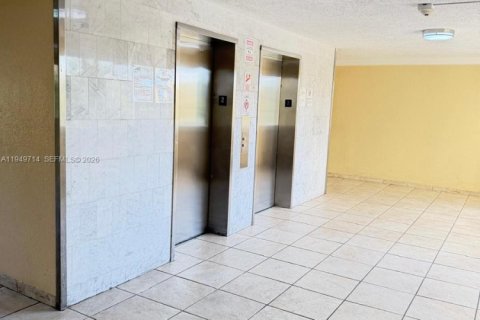 Appartement à louer à Hialeah, Floride: 2 chambres, 82.68 m2 № 2007292 - photo 9