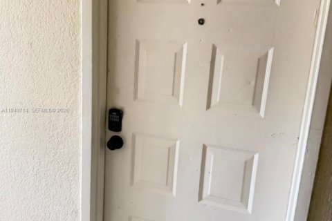 Appartement à louer à Hialeah, Floride: 2 chambres, 82.68 m2 № 2007292 - photo 11