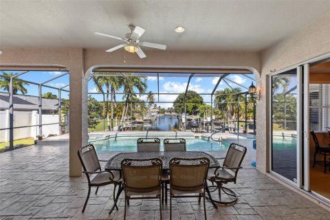 Villa ou maison à Cape Coral, Floride 4 chambres, 251.3 m2 № 2108824